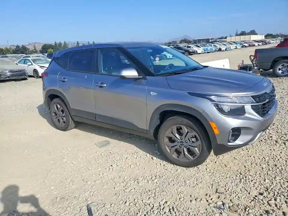 KNDEPCAA2R7524393 2024 KIA SELTOS-3