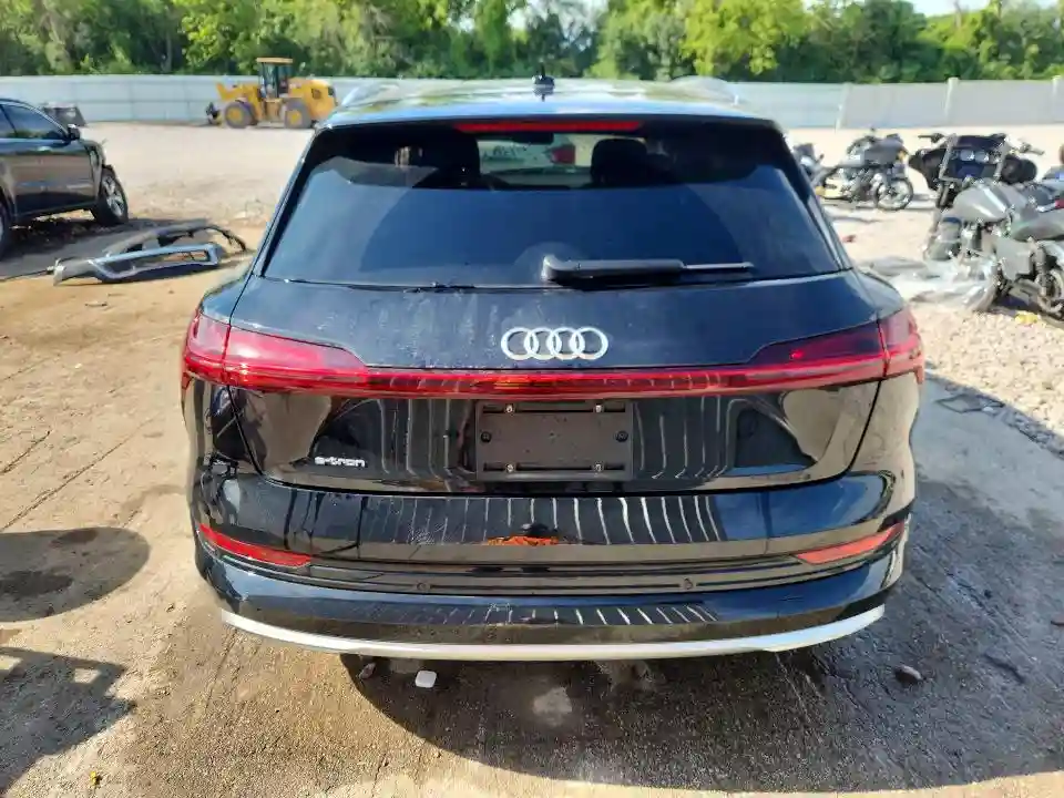 WA1LAAGE7KB011984 2019 AUDI E-TRON-5