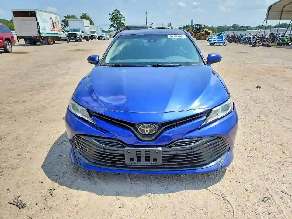 4T1B11HK9JU585636 2018 TOYOTA CAMRY-4