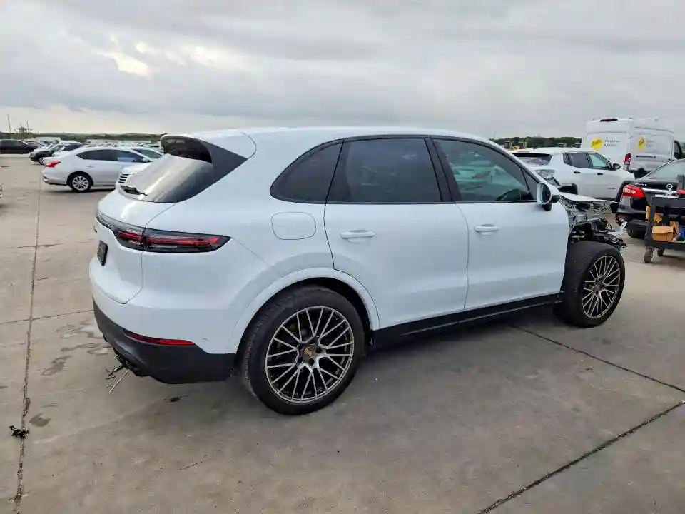 WP1AA2AYXNDA05917 2022 PORSCHE CAYENNE-2
