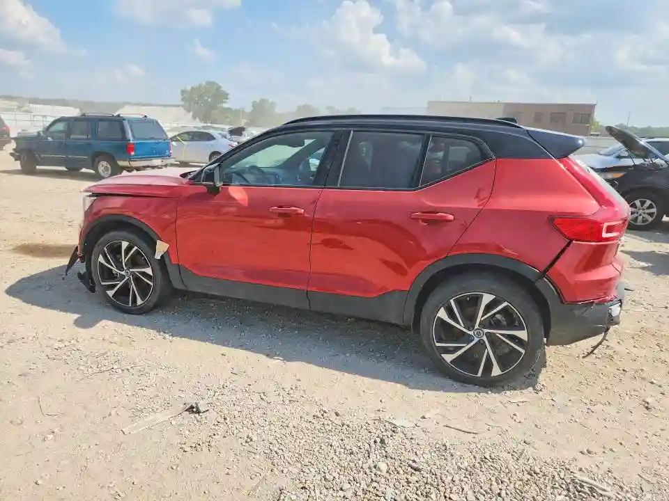 YV4162UM7L2207390 2020 VOLVO XC40-1