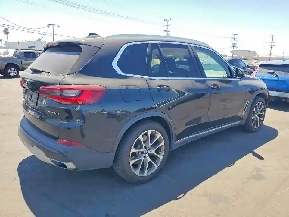 5UXCR6C55KLL03076 2019 BMW X5-2