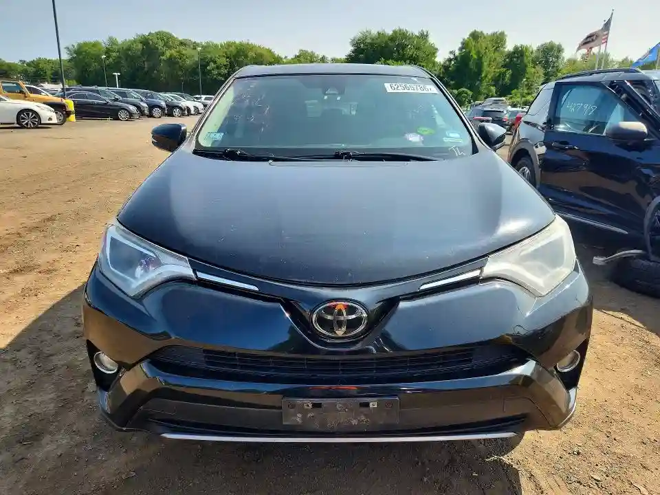 2T3RFREV6JW803195 2018 TOYOTA RAV4-4
