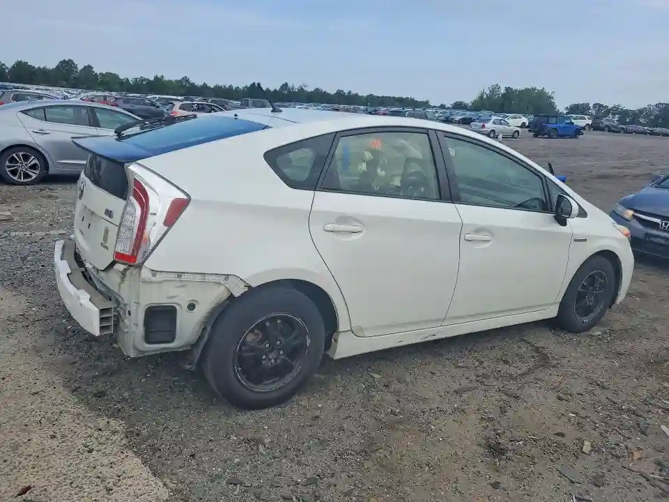 JTDKN3DU9F1879459 2015 TOYOTA PRIUS-2