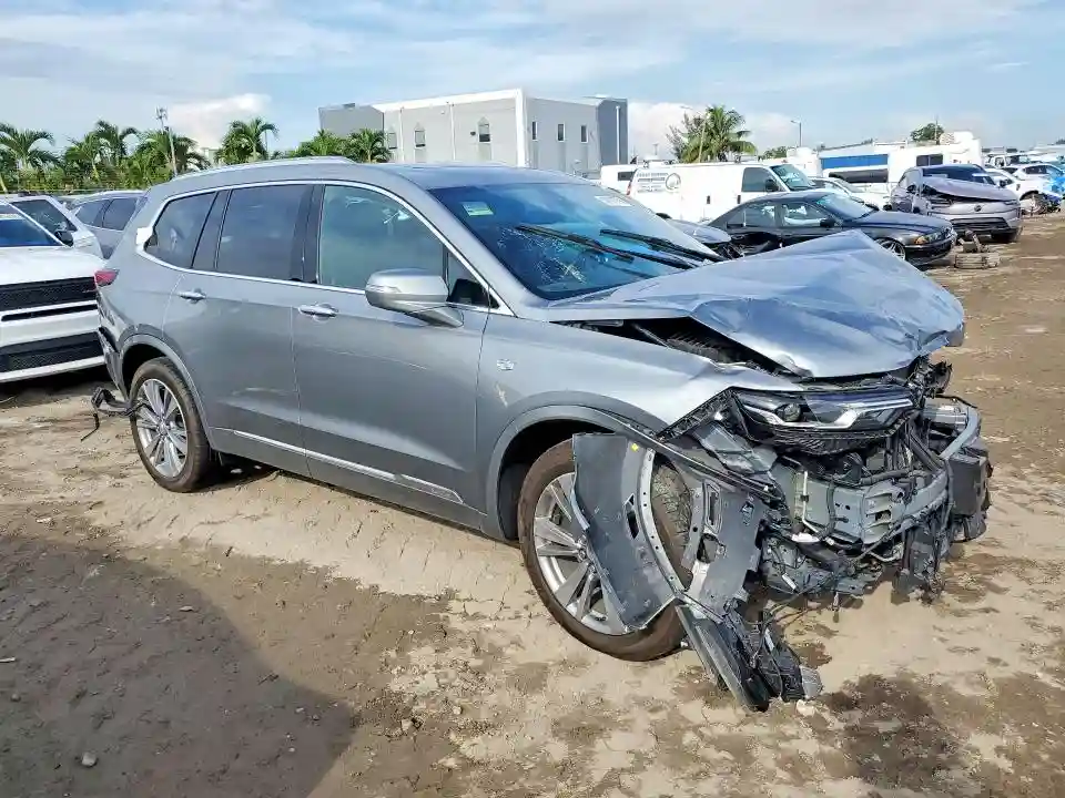 1GYKPCRS1RZ721084 2024 CADILLAC XT6-3