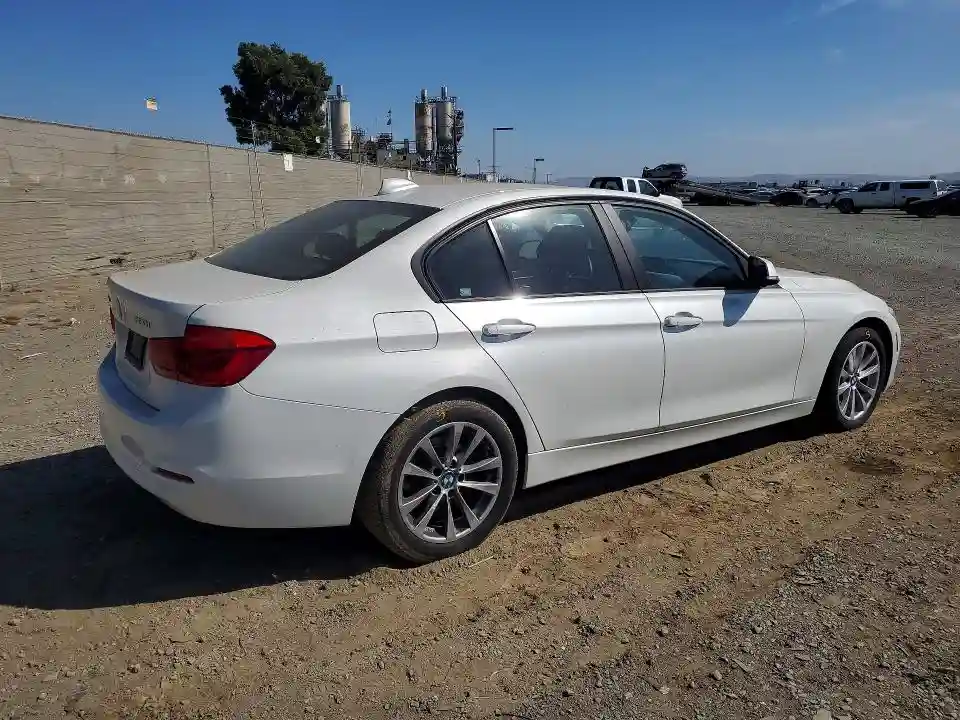 WBA8A3C5XJA487127 2018 BMW 3 SERIES-2