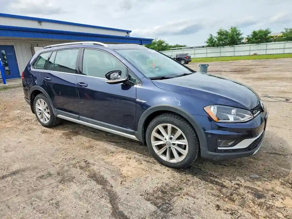 3VWH17AU1HM538786 2017 VOLKSWAGEN GOLF-3