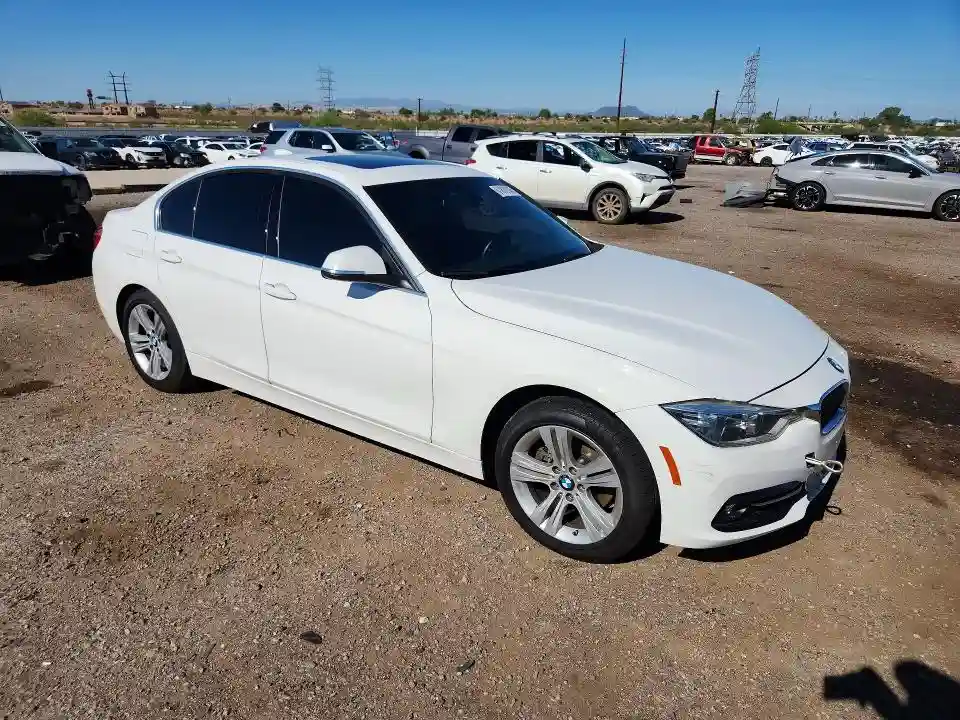 WBA8B9C54JEE81464 2018 BMW 3 SERIES-3