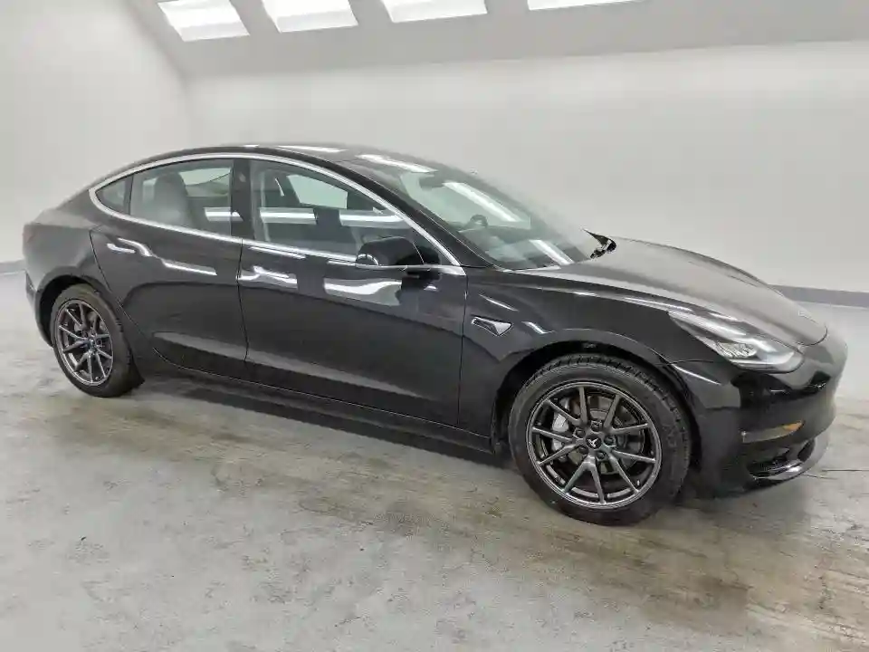 5YJ3E1EA8JF013863 2018 TESLA MODEL 3-3
