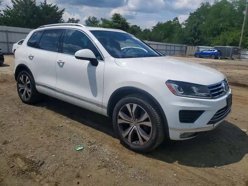 WVGRF7BP4HD004299 2017 VOLKSWAGEN TOUAREG-3