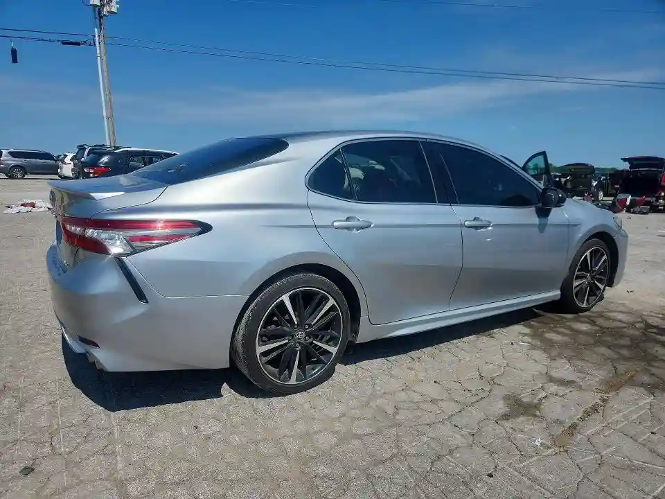 4T1B61HK8JU067129 2018 TOYOTA CAMRY-2