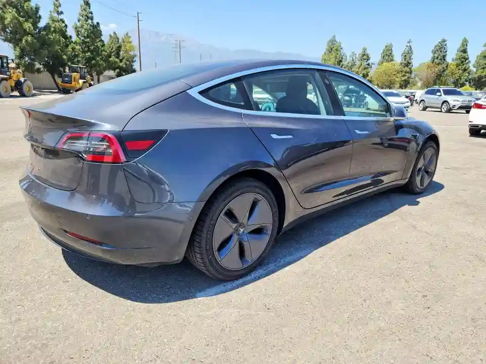 5YJ3E1EA6JF077741 2018 TESLA MODEL 3-2