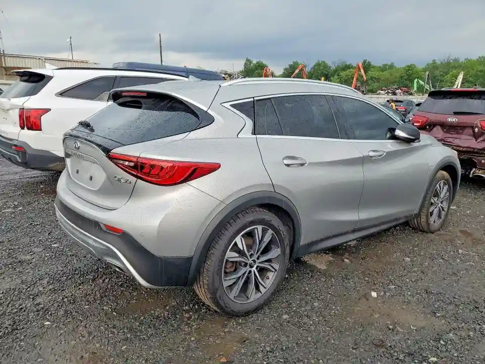 SJKCH5CR2HA016197 2017 INFINITI QX30-2