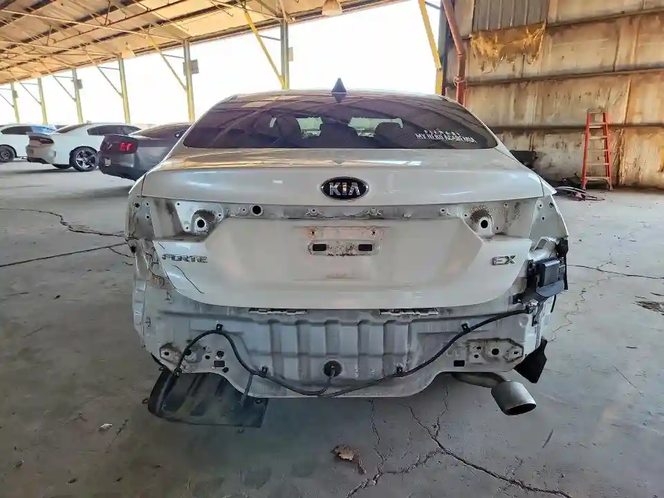 3KPF54AD5KE056675 2019 KIA FORTE-5