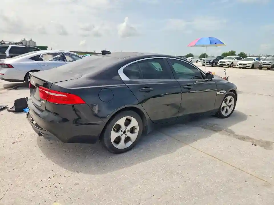 SAJAR4FX1JCP39188 2018 JAGUAR XE-2