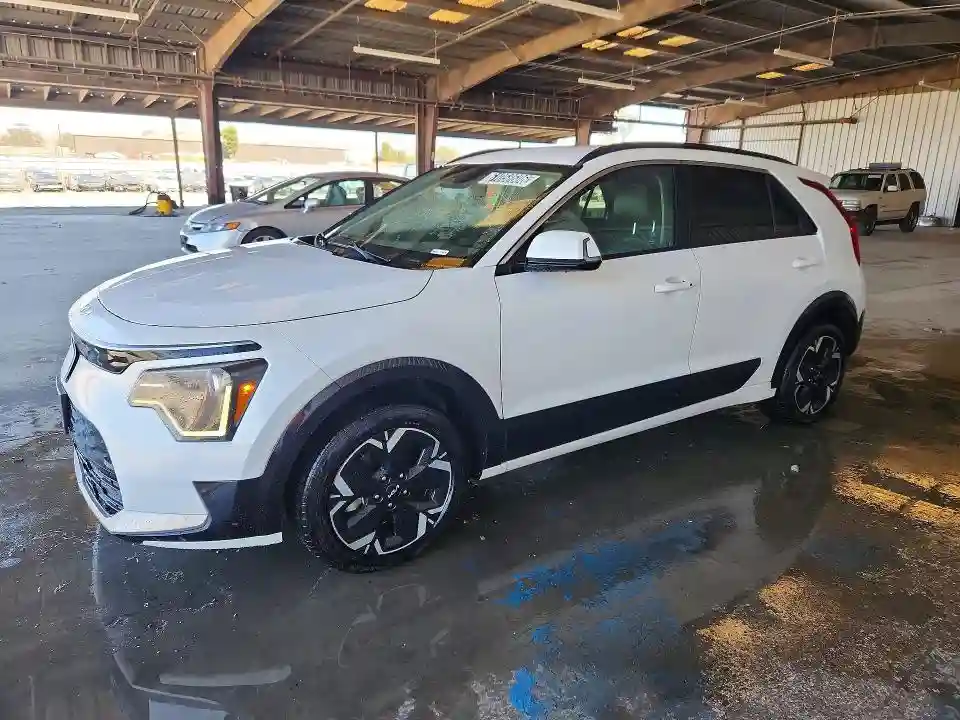 KNDCR3L17P5036435 2023 KIA NIRO-0