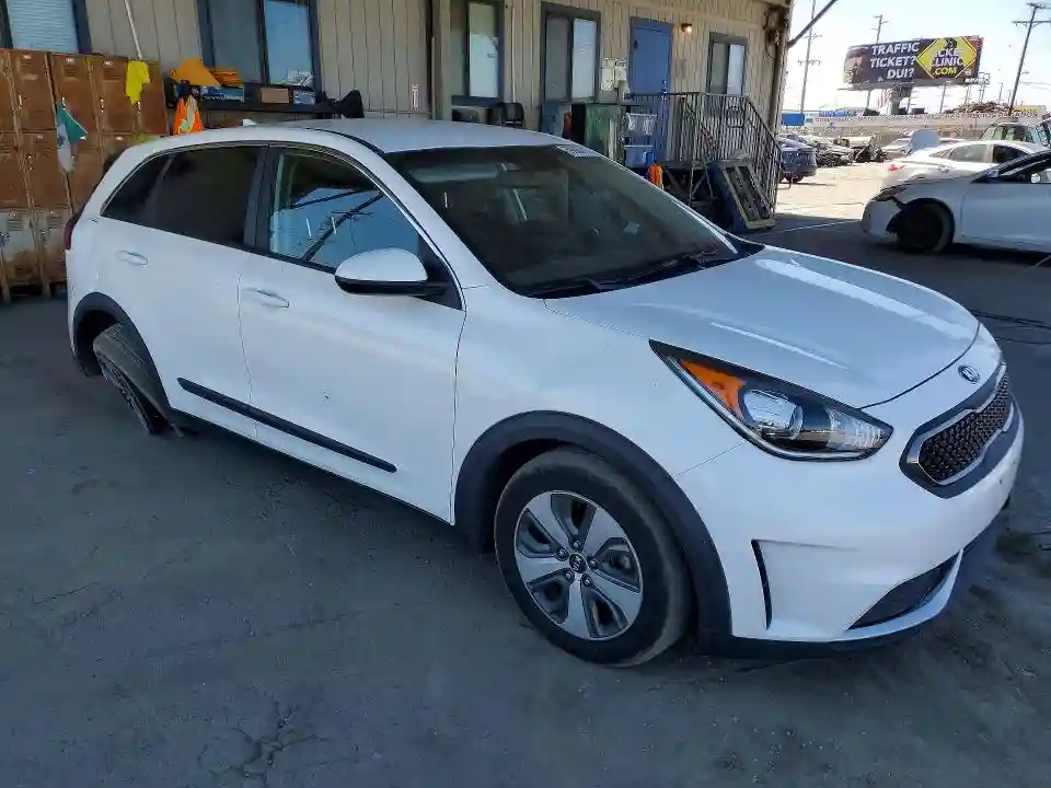 KNDCB3LC2J5210117 2018 KIA NIRO-3