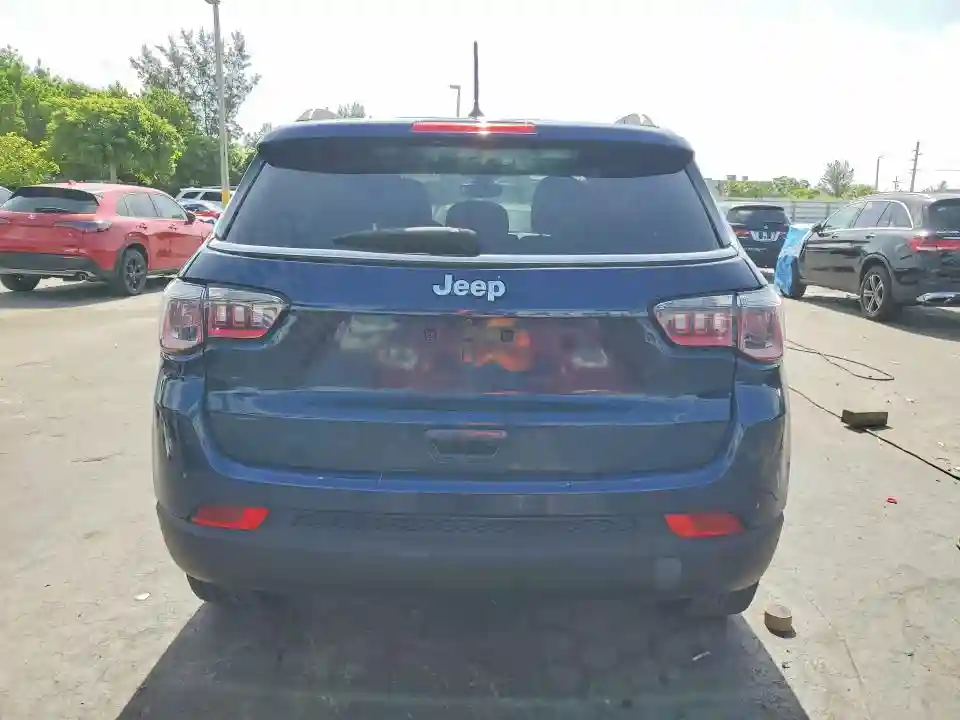 3C4NJCBB0JT308874 2018 JEEP COMPASS-5