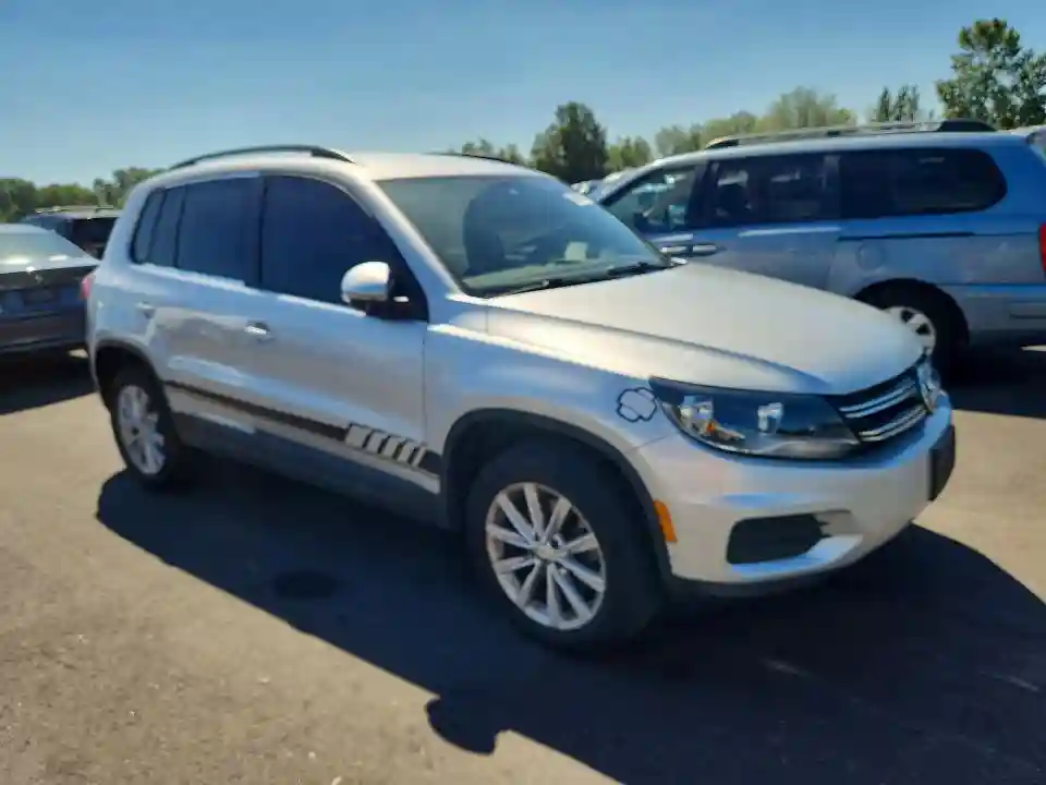 WVGBV7AX2HK051719 2017 VOLKSWAGEN TIGUAN-3