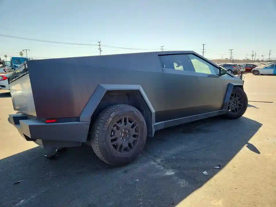 7G2CEHED4RA020222 2024 TESLA CYBERTRUCK-2