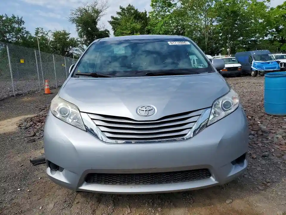 5TDKK3DC9FS670631 2015 TOYOTA SIENNA-4
