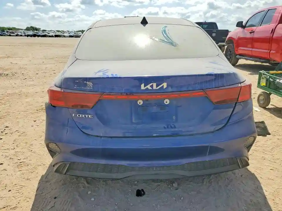 3KPF24AD3PE568841 2023 KIA FORTE LXS-5