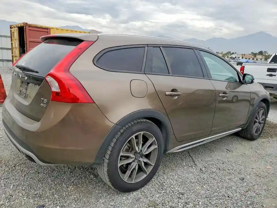 YV440MWK9J2058483 2018 VOLVO V60-2