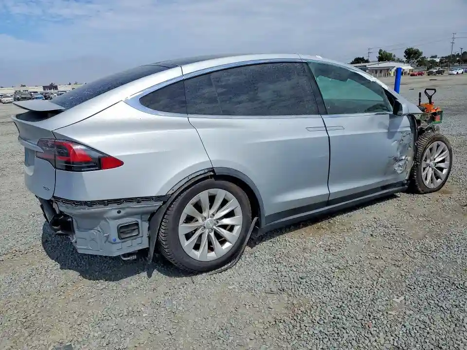 5YJXCAE24GF019426 2016 TESLA MODEL X-2