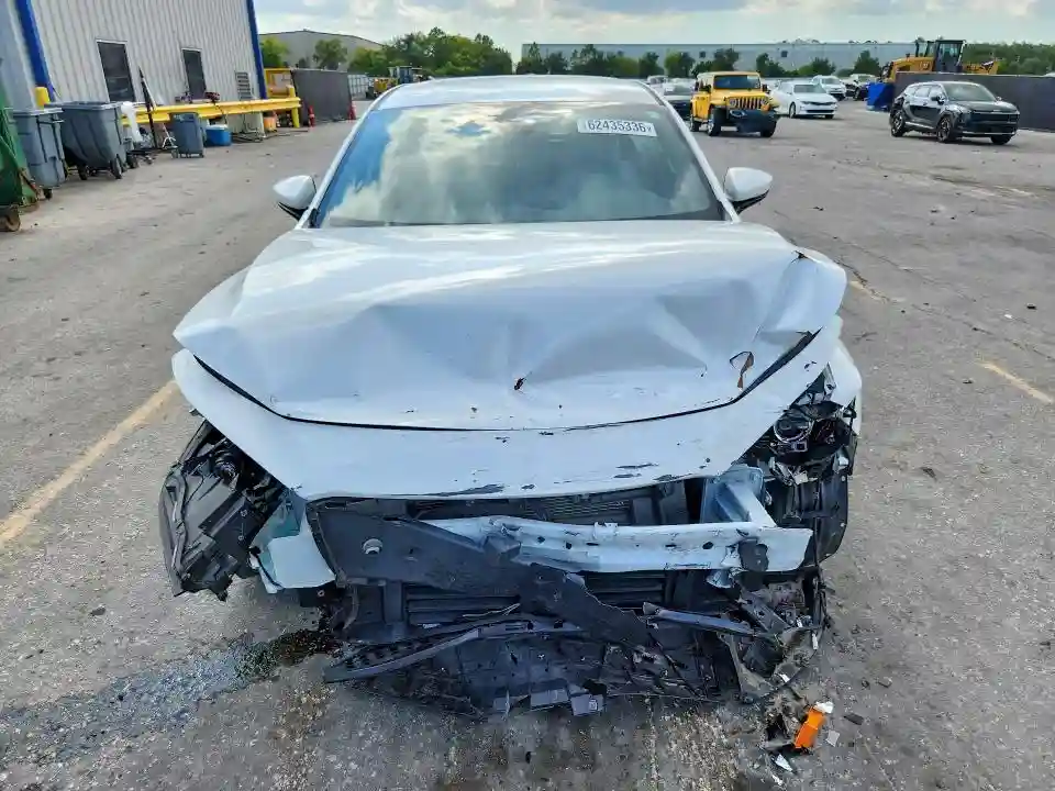 JM1BPAMM3K1140158 2019 MAZDA 3-4