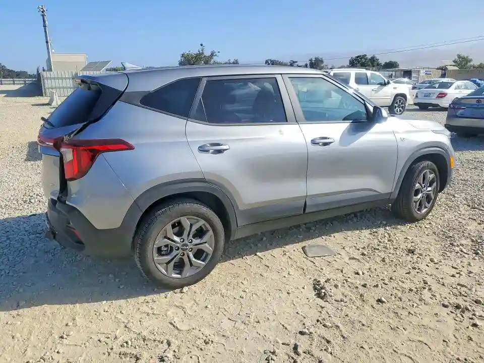 KNDEPCAA2R7524393 2024 KIA SELTOS-2