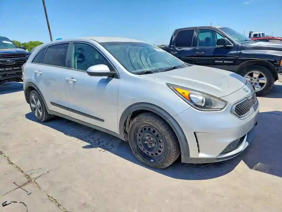 KNDCB3LC6H5057476 2017 KIA NIRO-3
