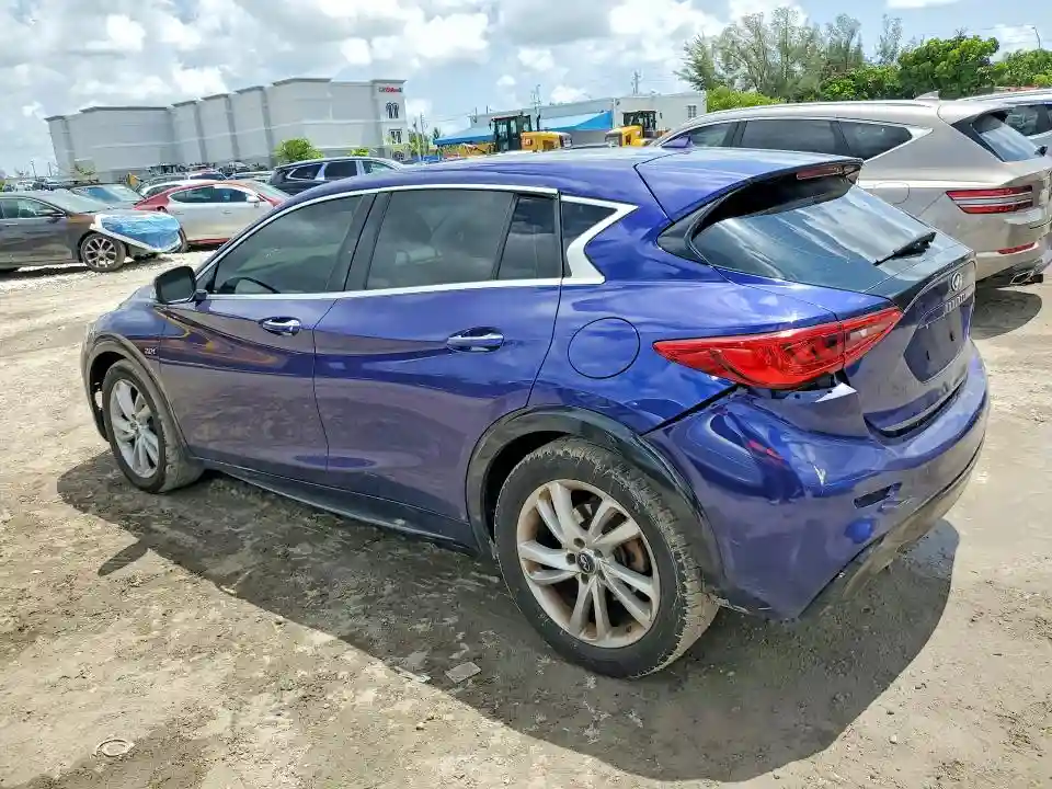 SJKCH5CP5HA038015 2017 INFINITI QX30-1