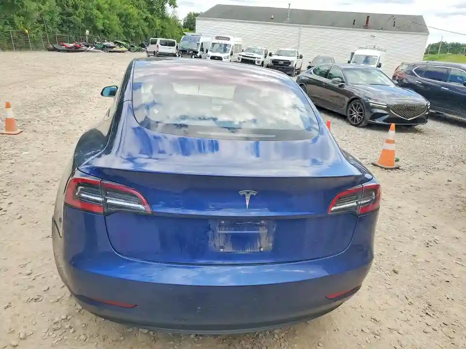 5YJ3E1EA0JF041950 2018 TESLA MODEL 3-5
