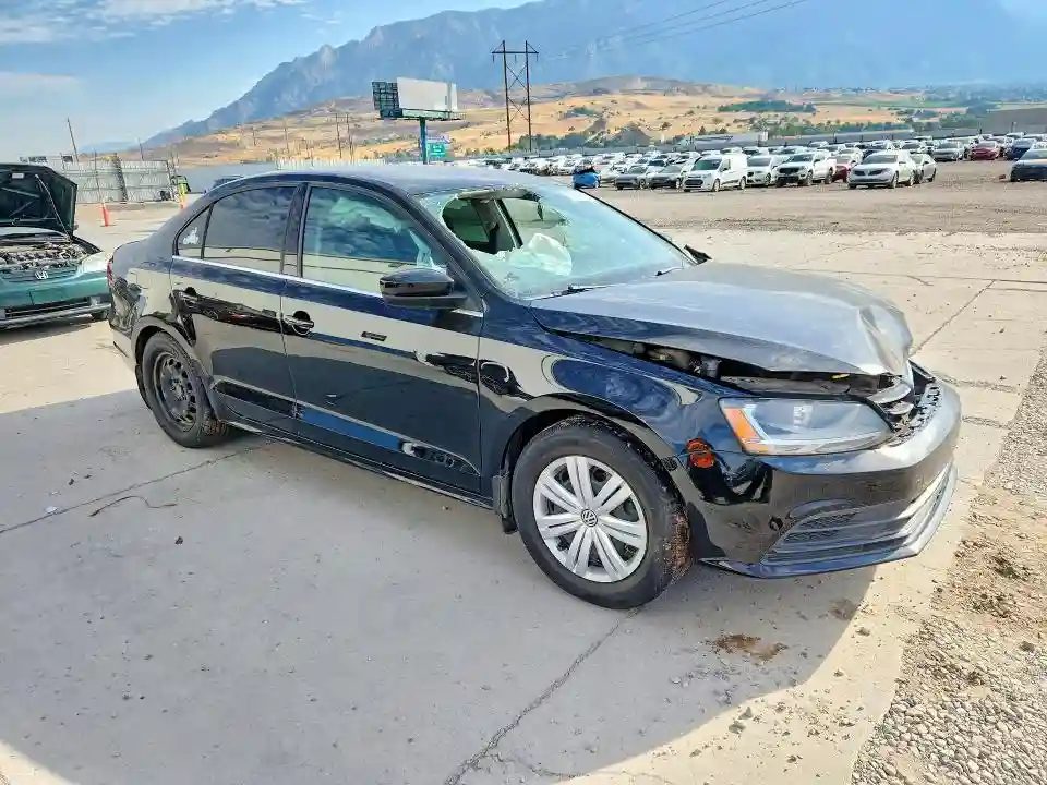 3VW167AJ2HM342669 2017 VOLKSWAGEN JETTA-3