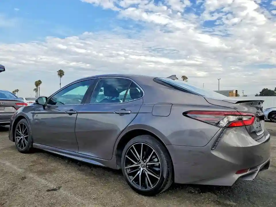 4T1G11AK0MU416772 2021 TOYOTA CAMRY-1