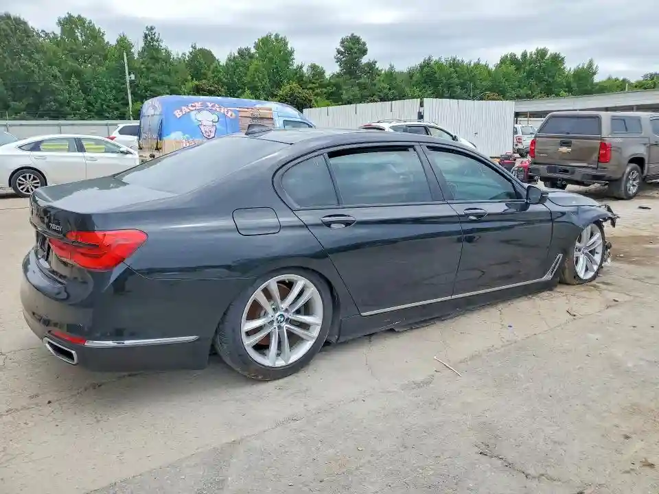 WBA7F2C54JG424075 2018 BMW 7 SERIES-2