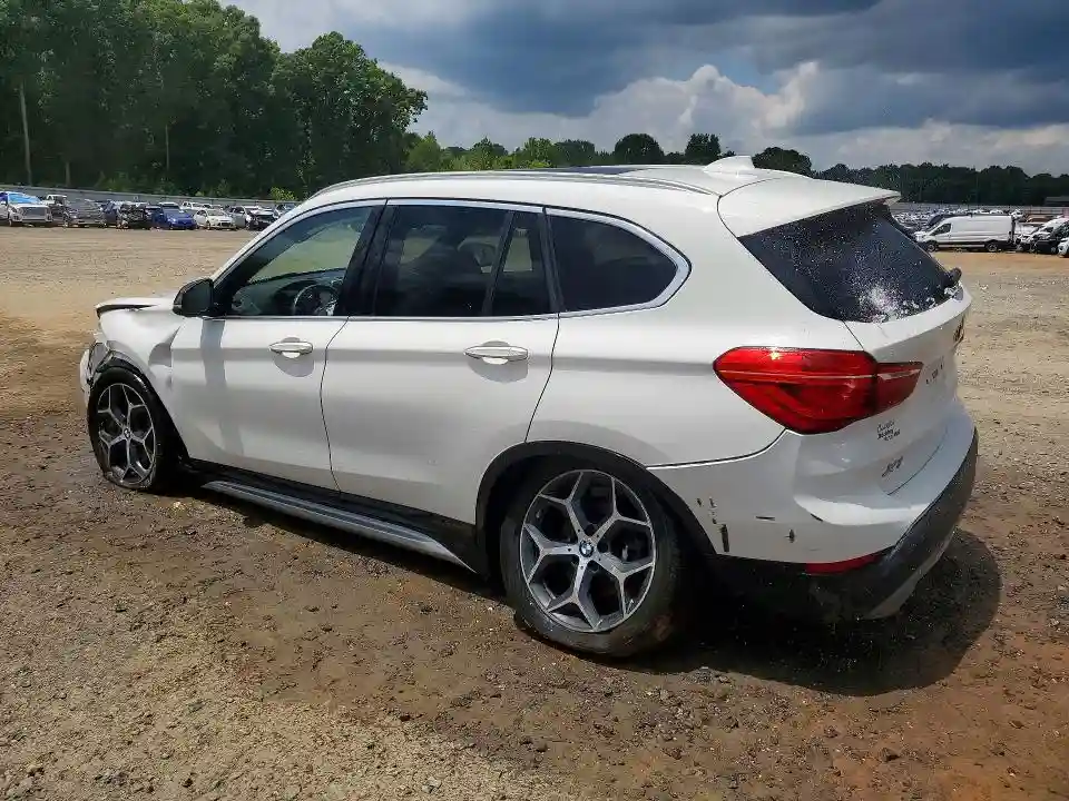 WBXHT3C36J5L30928 2018 BMW X1-1