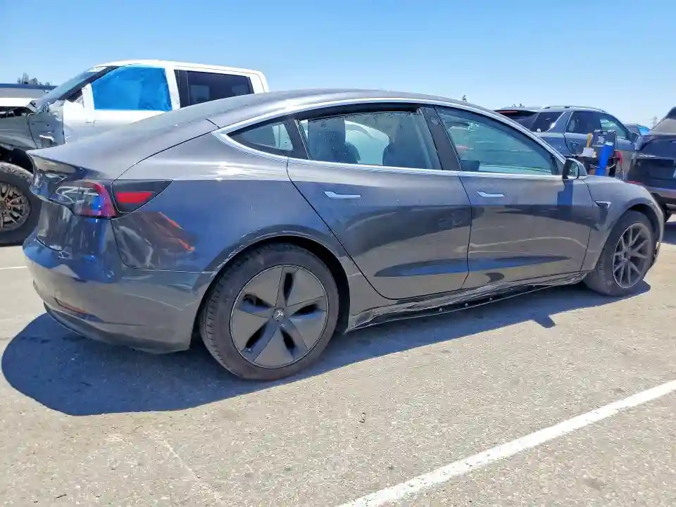 5YJ3E1EAXJF059176 2018 TESLA MODEL 3-2