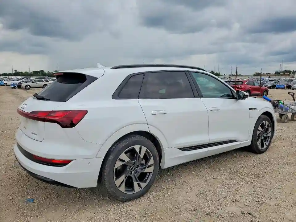 WA1AAAGE0MB010699 2021 AUDI E-TRON-2