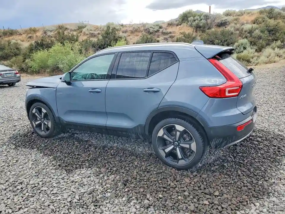 YV4162UK7M2466882 2021 VOLVO XC40-1