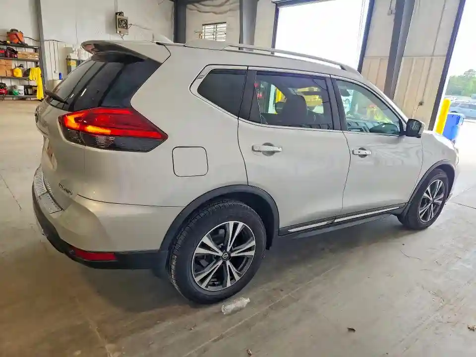 5N1AT2MV2HC835584 2017 NISSAN ROGUE-2