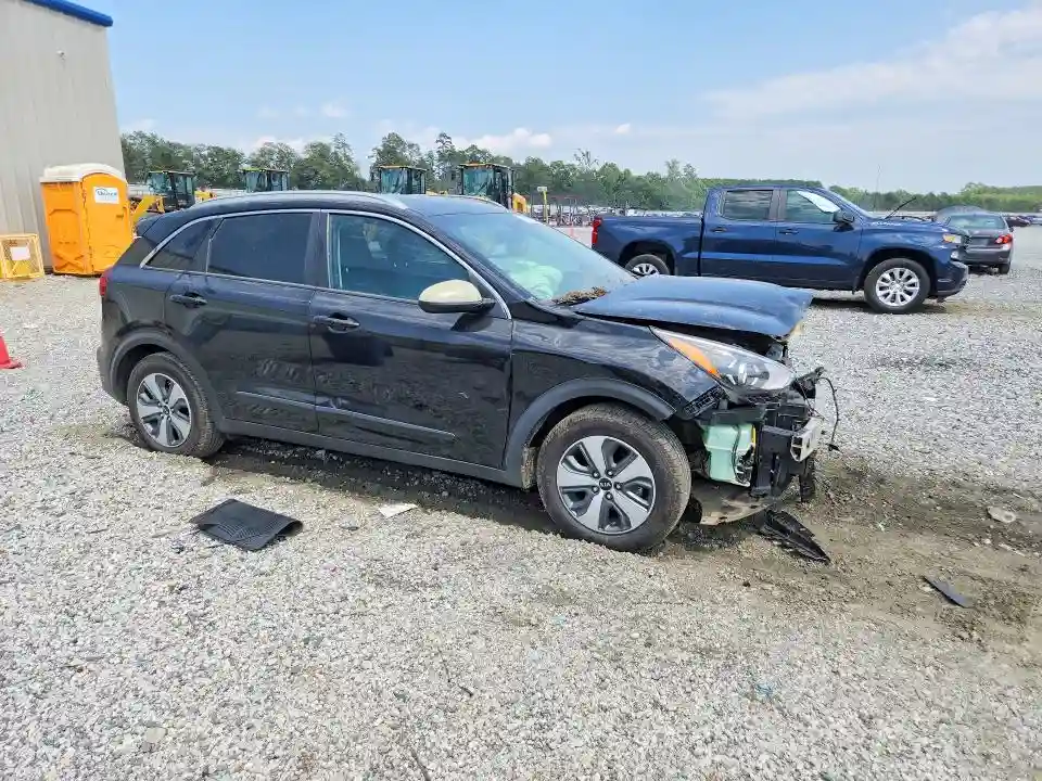 KNDCB3LC4M5486576 2021 KIA NIRO-3