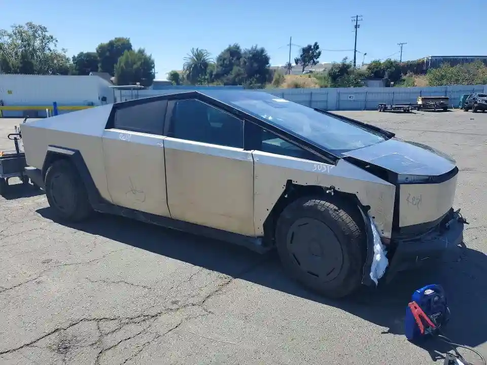 7G2CEHED4RA050983 2024 TESLA CYBERTRUCK-3