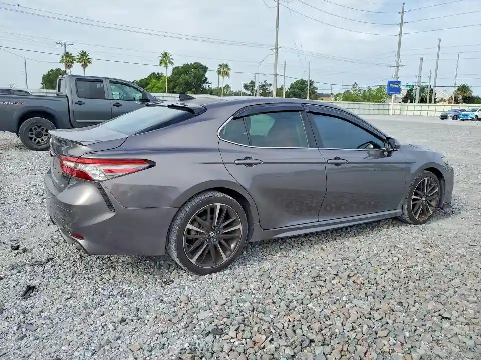 4T1B61HK6JU080803 2018 TOYOTA CAMRY-2