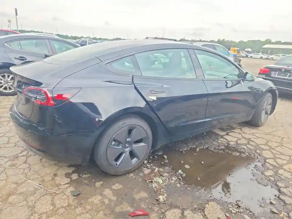 5YJ3E1EA9PF668011 2023 TESLA MODEL 3-2