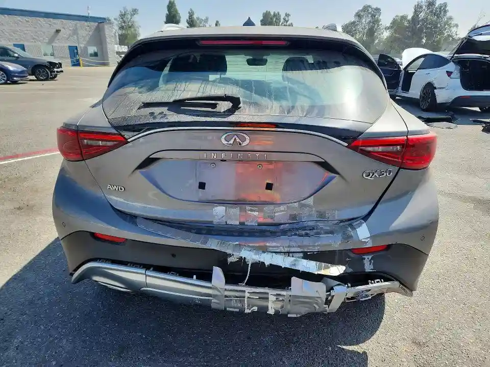 SJKCH5CR3JA047156 2018 INFINITI QX30-5