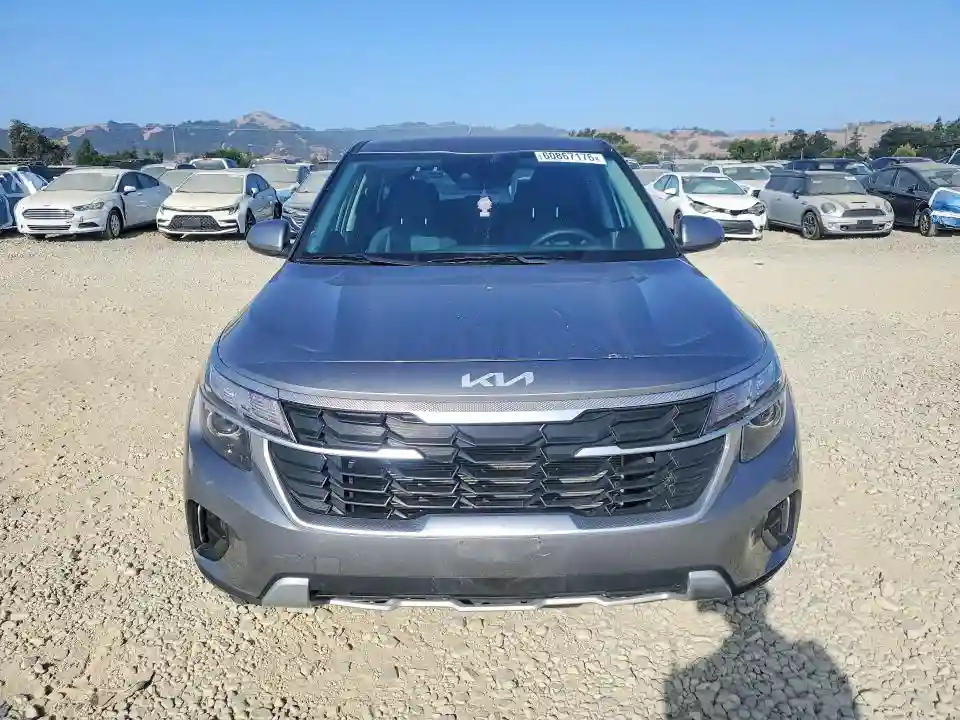 KNDEPCAA2R7524393 2024 KIA SELTOS-4