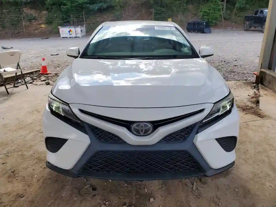 4T1B11HK2JU085785 2018 TOYOTA CAMRY-4