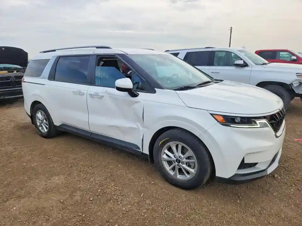 KNDNB5H39P6293240 2023 KIA CARNIVAL L-3