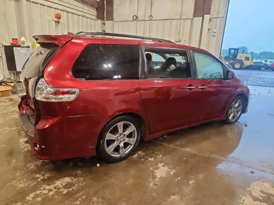 5TDXZ3DC3JS934095 2018 TOYOTA SIENNA-2